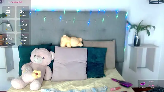 Snapshot of Sophia_Valentina chatting on April 17, 4:59 am Sophia Valentina online show from April 17, 4:59 am