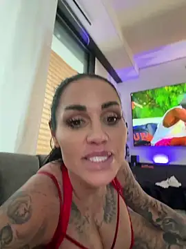 Snapshot of Sarah_Hard chatting on February 14, 7:38 am Sarah Hard online show from February 14, 7:38 am