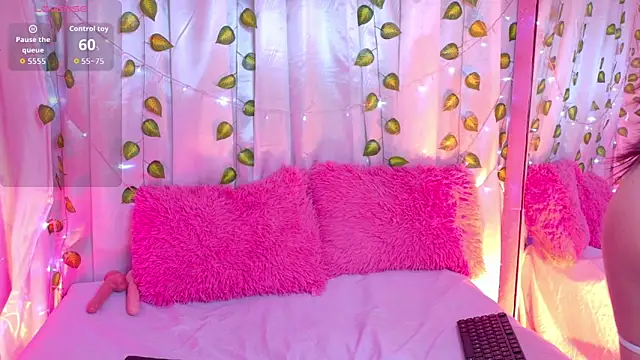 Snapshot of AlannaSmiless chatting on March 28, 1:05 am AlannaSmiless online show from March 28, 1:05 am