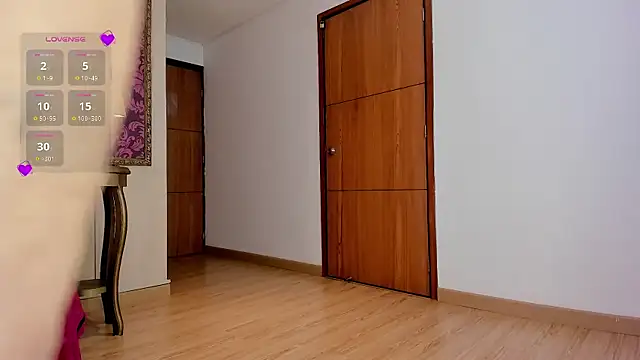 Snapshot of SilvanaBombshell chatting on April 1, 1:41 pm SilvanaBombshell online show from April 1, 1:41 pm