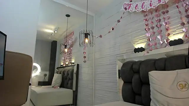 yasmin harvey online show from February 11, 2:49 am