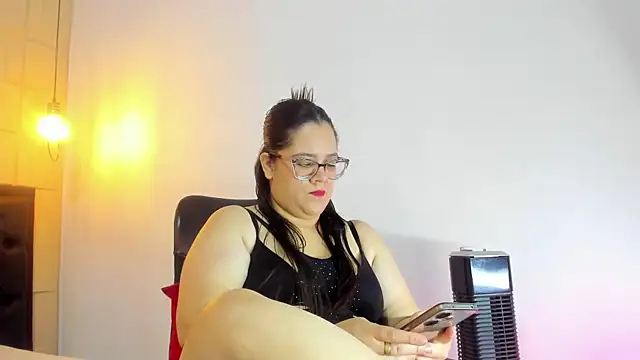 Snapshot of RousMature chatting on March 18, 8:12 pm RousMature online show from March 18, 8:12 pm