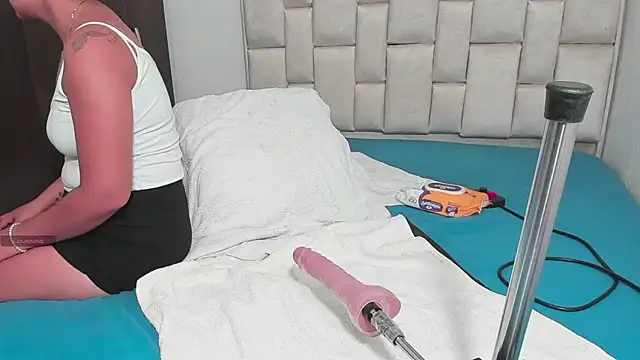 Snapshot of sara_hot_3 chatting on February 6, 12:19 pm sara hot 3 online show from February 6, 12:19 pm