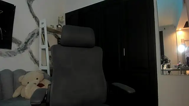 Snapshot of alahiaFoxter_ chatting on February 11, 5:12 am alahiaFoxter online show from February 11, 5:12 am