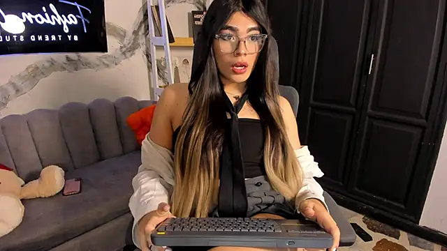 Snapshot of alahiaFoxter_ chatting on February 13, 5:03 am alahiaFoxter online show from February 13, 5:03 am