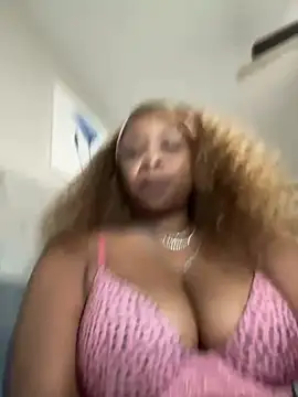 Snapshot of aqualilly chatting on February 2, 7:07 am aqualilly online show from February 2, 7:07 am