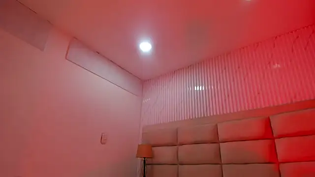 CarolineFyre online show from March 4, 12:55 pm