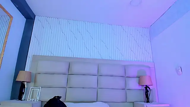 CarolineFyre online show from March 24, 12:54 pm