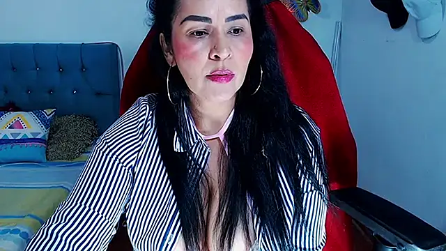 Snapshot of hotsweet-69 chatting on April 18, 5:11 am hotsweet-69 online show from April 18, 5:11 am