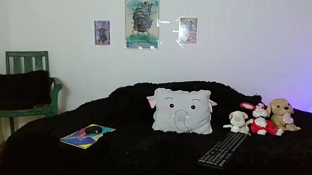 Snapshot of miadavisXXX chatting on March 5, 7:43 pm miadavisXXX online show from March 5, 7:43 pm