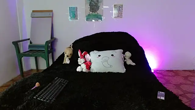 Snapshot of miadavisXXX chatting on March 17, 7:39 pm miadavisXXX online show from March 17, 7:39 pm