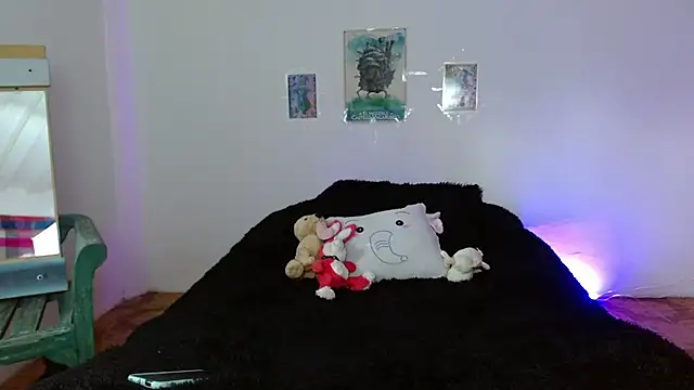 Snapshot of miadavisXXX chatting on March 21, 7:50 pm miadavisXXX online show from March 21, 7:50 pm