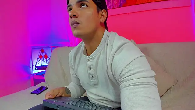 Snapshot of jhon_nicolas chatting on April 5, 9:01 pm jhon nicolas online show from April 5, 9:01 pm