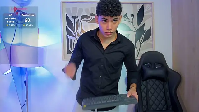 justin payn14 online show from May 1, 1:21 am