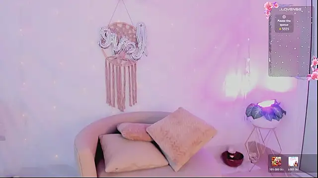 Snapshot of paulina_soul chatting on March 9, 6:01 pm paulina soul online show from March 9, 6:01 pm