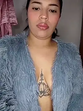 Snapshot of Scarlet_Luxe chatting on February 3, 12:31 am Scarlet Luxe online show from February 3, 12:31 am