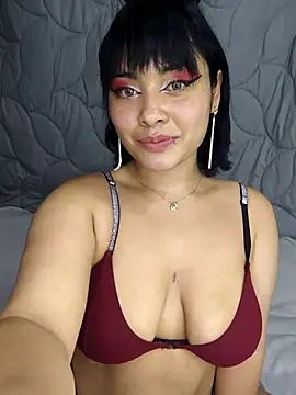 Snapshot of zoe_love18 chatting on April 10, 3:56 am zoe love18 online show from April 10, 3:56 am