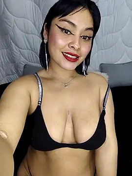 Snapshot of zoe_love18 chatting on April 14, 4:13 pm zoe love18 online show from April 14, 4:13 pm