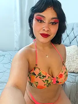 Snapshot of zoe_love18 chatting on April 25, 4:48 am zoe love18 online show from April 25, 4:48 am