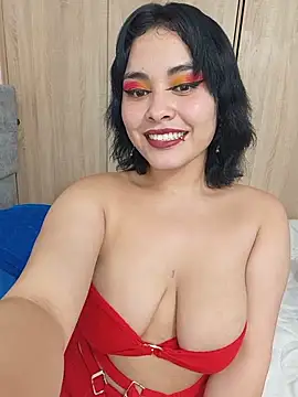 Snapshot of zoe_love18 chatting on May 17, 2:42 am zoe love18 online show from May 17, 2:42 am