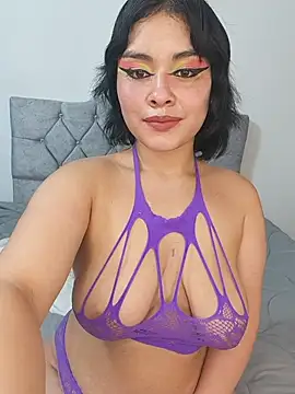 Snapshot of zoe_love18 chatting on May 19, 4:41 am zoe love18 online show from May 19, 4:41 am