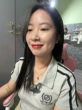 Linne6789 online show from May 6, 4:52 am