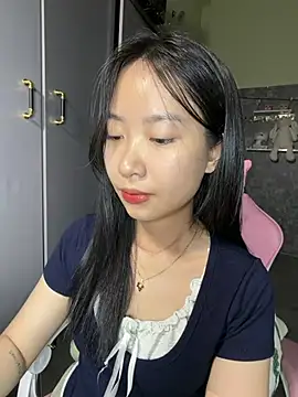 Linne6789 online show from May 6, 4:56 pm