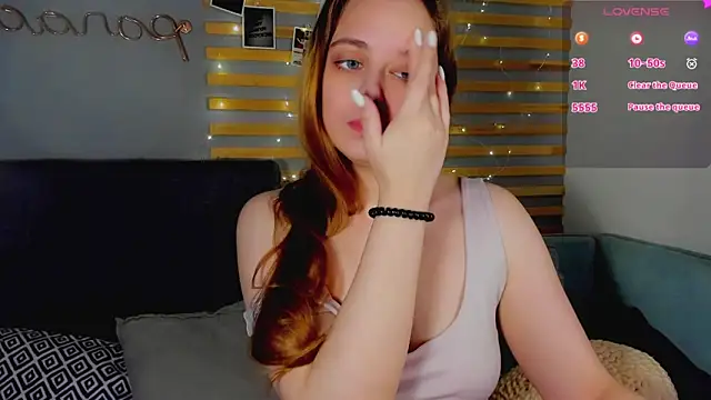 Snapshot of Alice_Wanderr chatting on March 6, 2:19 am Alice Wanderr online show from March 6, 2:19 am