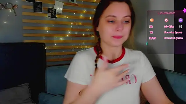 Snapshot of Alice_Wanderr chatting on March 16, 1:55 am Alice Wanderr online show from March 16, 1:55 am