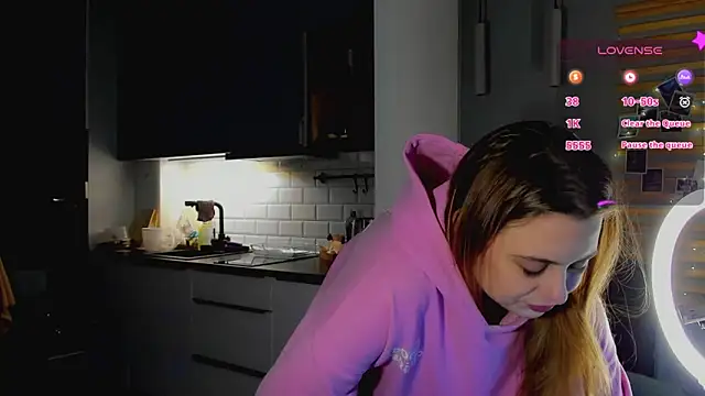 Snapshot of Alice_Wanderr chatting on March 16, 5:55 am Alice Wanderr online show from March 16, 5:55 am