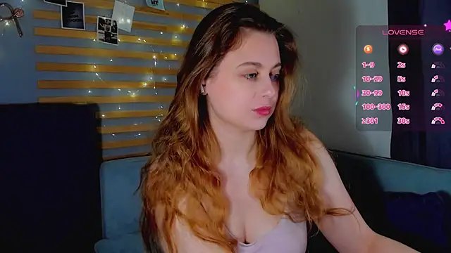 Snapshot of Alice_Wanderr chatting on March 17, 3:33 am Alice Wanderr online show from March 17, 3:33 am