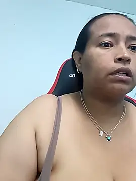Snapshot of BustySexy_Nataly chatting on April 13, 3:17 pm BustySexy Nataly online show from April 13, 3:17 pm