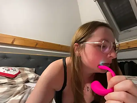 SexyBruenette online show from February 5, 6:01 pm