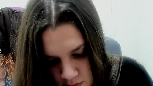 Snapshot of Maddinia chatting on February 11, 8:08 am Maddinia online show from February 11, 8:08 am