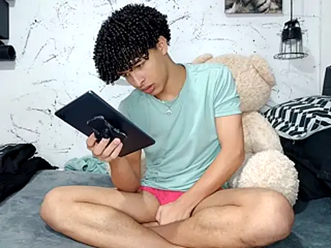 ian smith  online show from March 26, 1:11 am