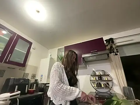 Snapshot of alixxxm7 chatting on February 17, 7:09 pm alixxxm7 online show from February 17, 7:09 pm