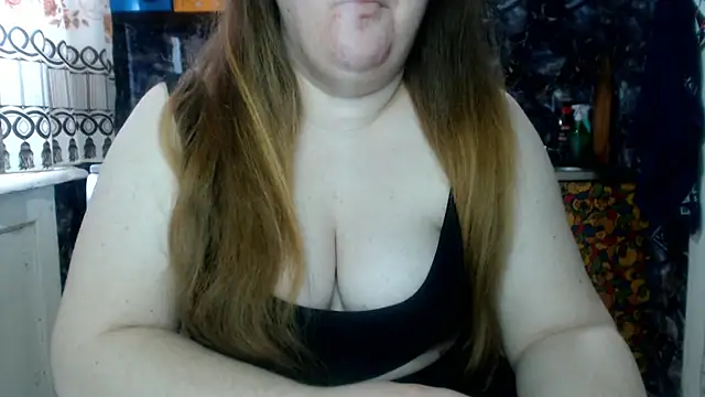 Snapshot of MaryShiny_ chatting on March 11, 8:42 am MaryShiny online show from March 11, 8:42 am