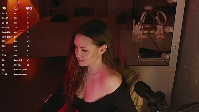 Alisia here online show from June 9, 9:15 pm