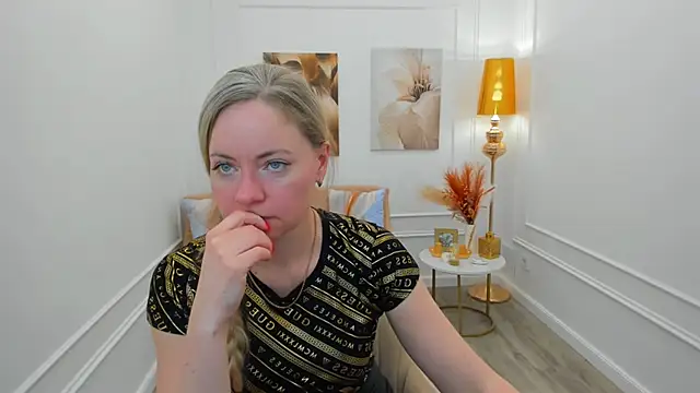 Snapshot of CharlotteKerti chatting on April 1, 5:54 pm CharlotteKerti online show from April 1, 5:54 pm