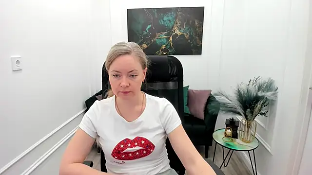 CharlotteKerti online show from May 16, 11:42 am