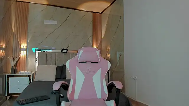 avigail xo online show from February 4, 6:36 pm