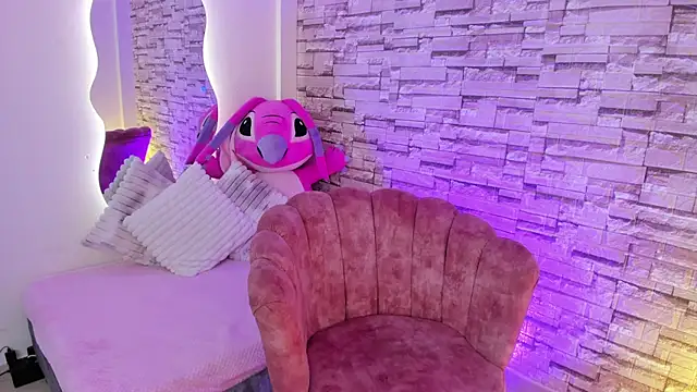 Snapshot of Elarossie chatting on March 8, 7:39 pm Elarossie online show from March 8, 7:39 pm