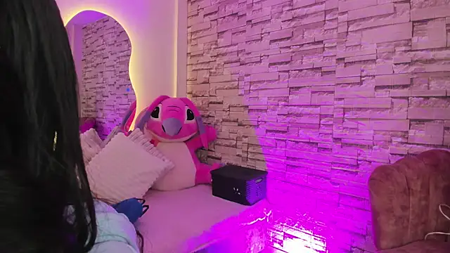 Snapshot of Elarossie chatting on March 24, 1:21 am Elarossie online show from March 24, 1:21 am