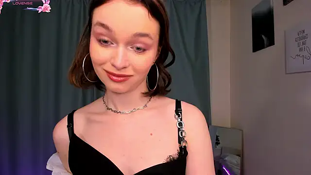 LillianPerry online show from February 15, 8:16 pm