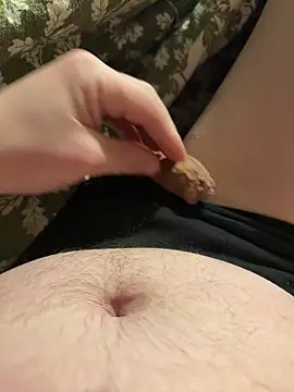 Snapshot of twankletoes1234 chatting on February 20, 10:43 pm twankletoes1234 online show from February 20, 10:43 pm