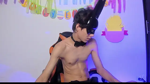 Snapshot of Senpai_Lover_ chatting on April 4, 8:17 pm Senpai Lover online show from April 4, 8:17 pm