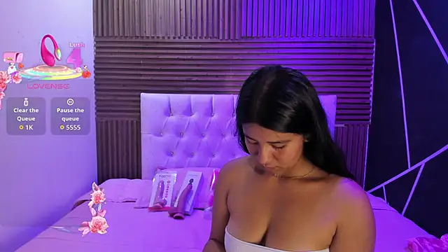 shaden  online show from May 11, 9:56 pm