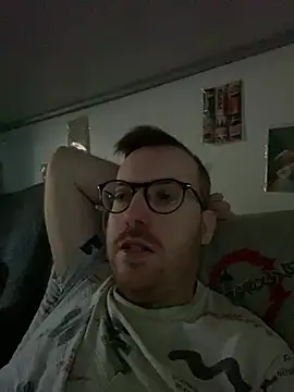 Snapshot of io1Elian chatting on March 31, 3:01 pm io1Elian online show from March 31, 3:01 pm