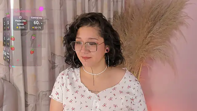 Snapshot of Sylvara_bx chatting on June 17, 11:56 am Sylvara bx online show from June 17, 11:56 am