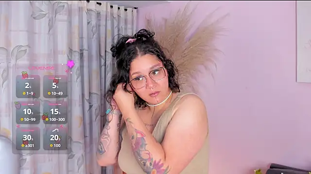 Snapshot of Sylvara_bx chatting on June 23, 12:03 pm Sylvara bx online show from June 23, 12:03 pm